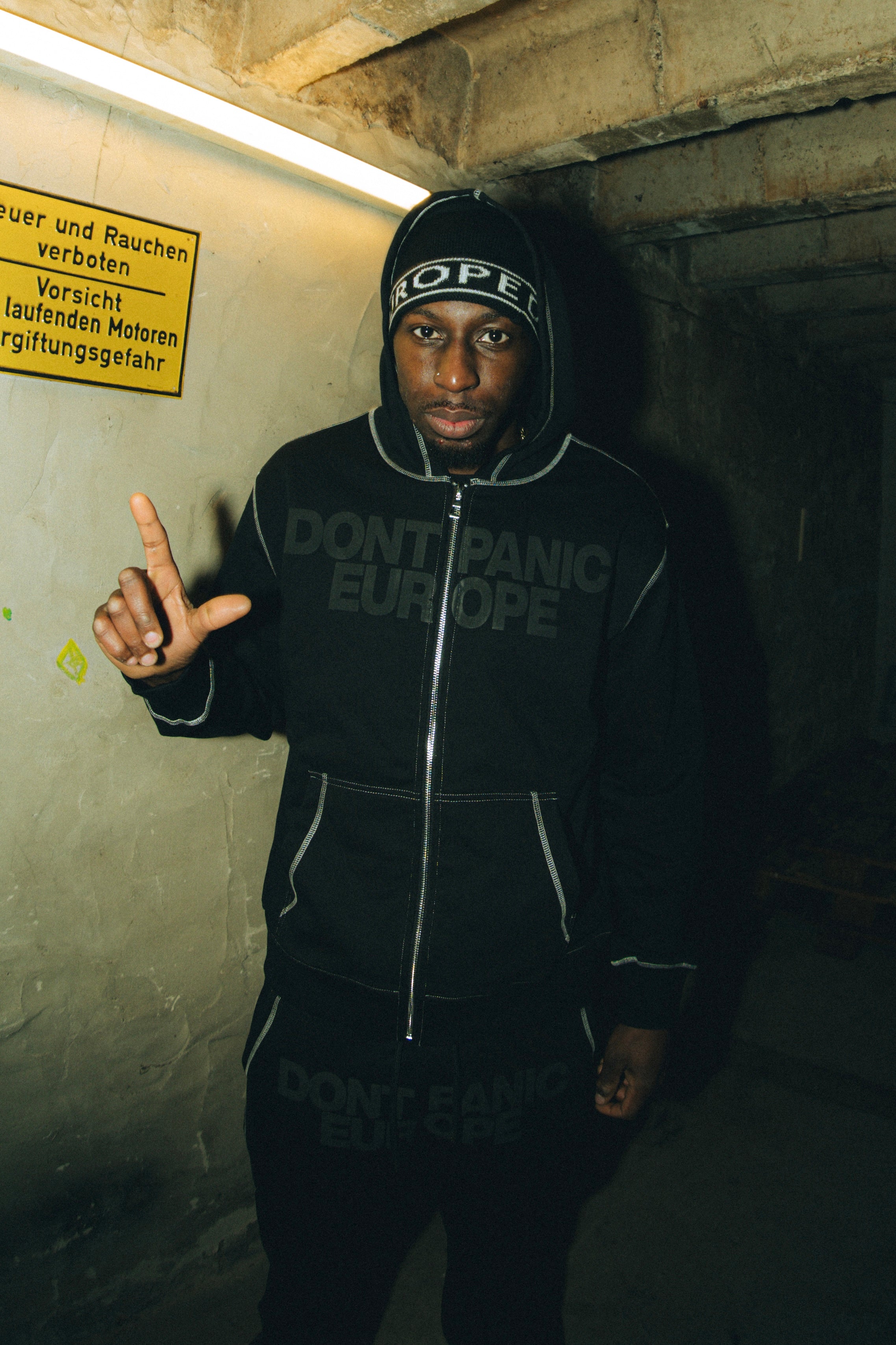 DP EUROPE TRACKSUIT BLACK